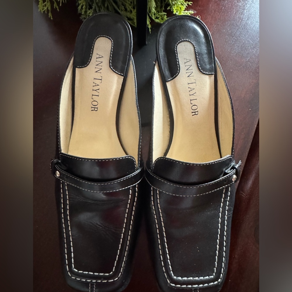 Classic Ann Taylor stacked heel black mules